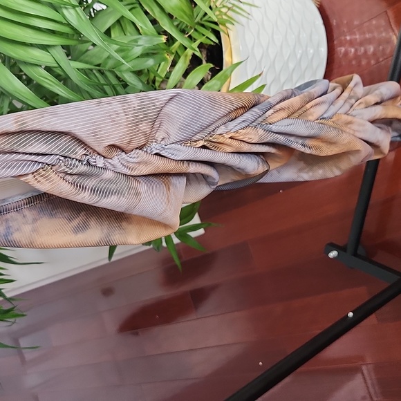 Pretty Little Thing US 6 halter dress - Picture 4 of 4